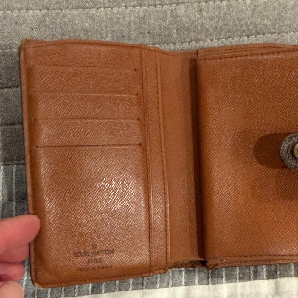 Louis Vuitton Monogram Canvas Kisslock Trifold Wallet. - Picture 3 of 10
